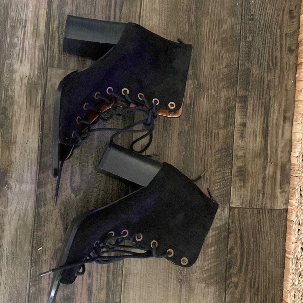 Lace up suede black chunky heels